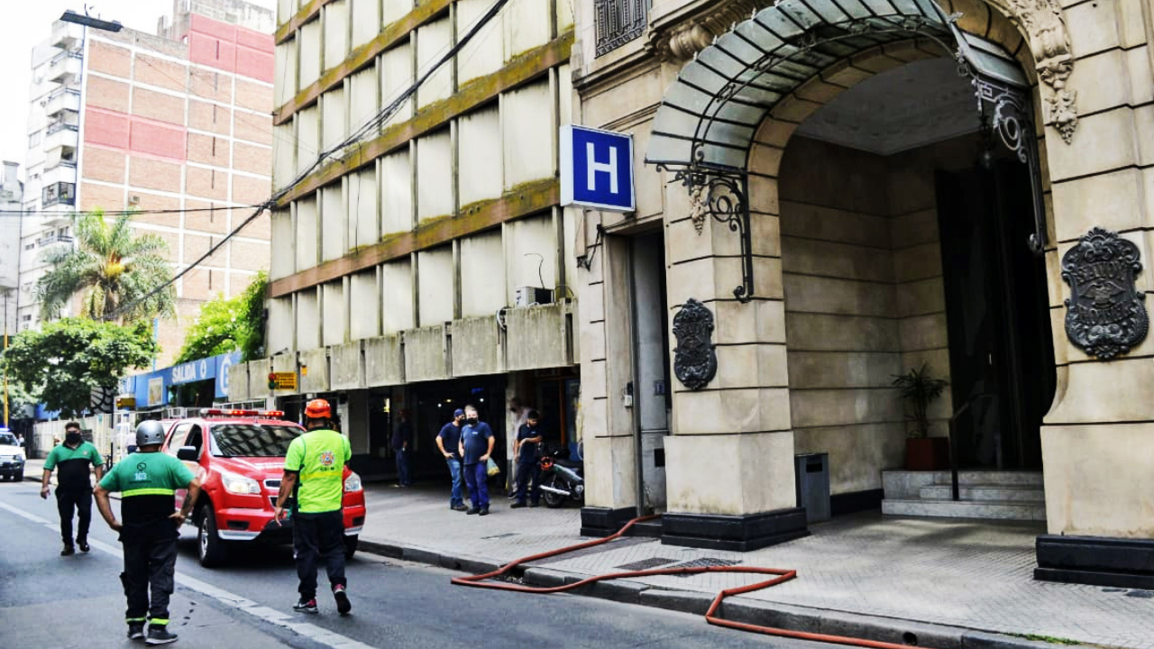 El hecho ocurrió a mediados del 2018, cuando el hombre fue a un evento y al retirarse se cayó el ascensor al que se había subido. Ahora deberán pagarle una indemnización por daños y perjuicios...