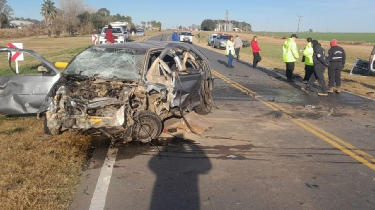 Por el choque, que involucró al menos dos autos, se activó la intervención de un helicóptero sanitario de Rosario. "Sospechamos alguna mala maniobra", dijo el jefe de Bomberos a cargo del operativo.