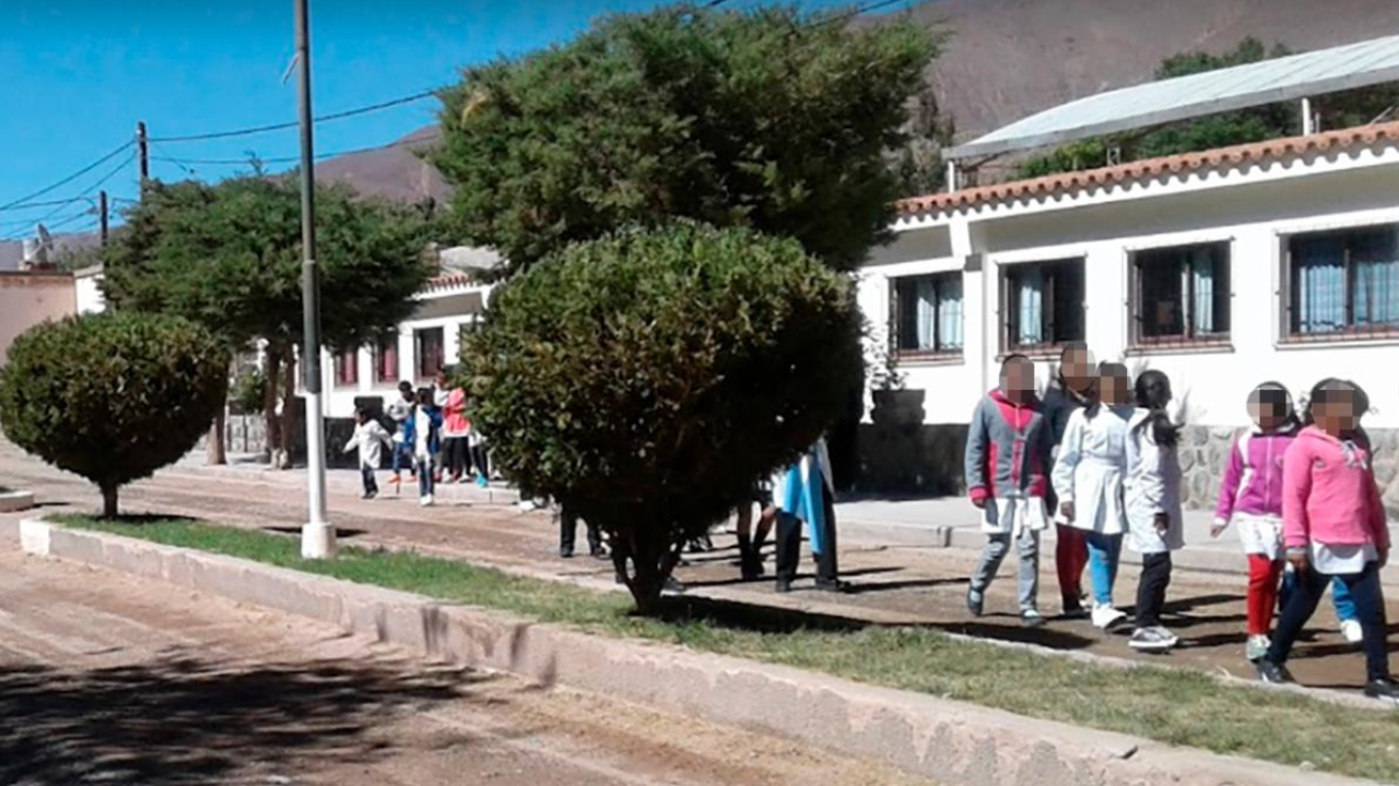 Ocurrió en el establecimiento Nº 4381 Nevado de Acay, ubicado en La Poma, Salta. Policías realizaron un operativo de rescate, pero sólo salvaron a dos de los alumnos.