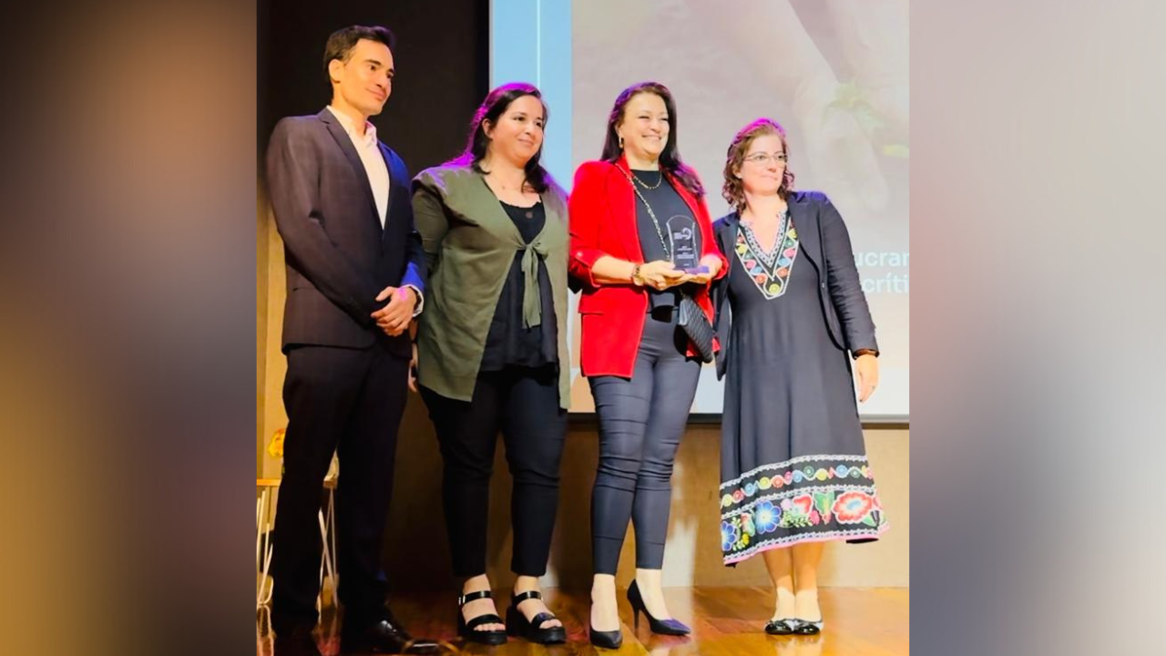 La aseguradora rosarina fue reconocida por su trabajo con emprendimientos cooperativos de mujeres rurales, con el Premio Conciencia.