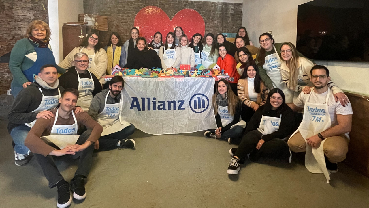 Allianz Argentina, líder global en seguros y servicios financieros, realizó en colaboración con Fundación SI, una jornada de voluntariado en el marco del Día de la Niñez.