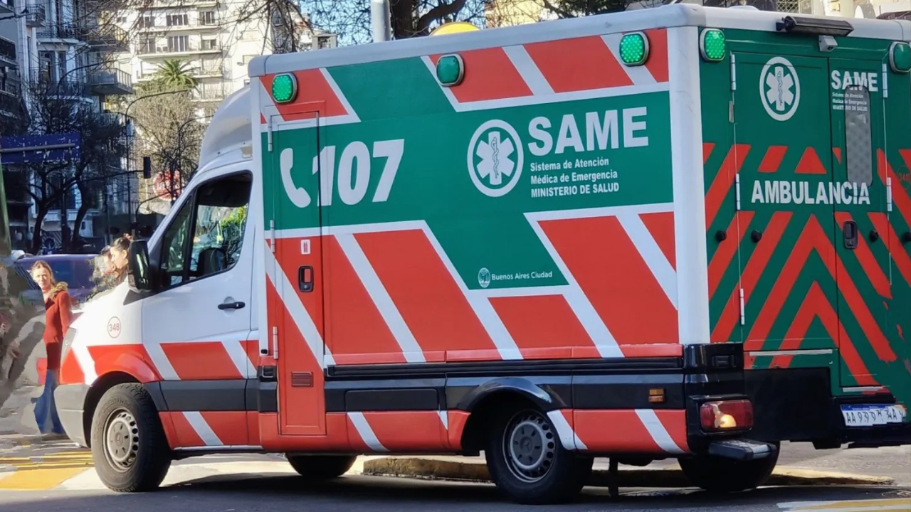 El siniestro dejó al menos cinco personas asistidas por inhalación de humo y quemaduras, de las cuales tres se encuentran en estado delicado.