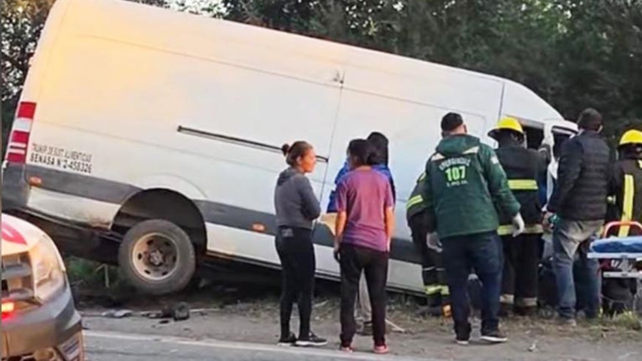 Un hombre murió y dos jóvenes repartidores de pan resultaron gravemente heridos este miércoles por la mañana en un violento triple choque ocurrido sobre la ruta provincial 308, a la altura de Campo Bello, en el límite entre Graneros y Juan Bautista Alberdi.