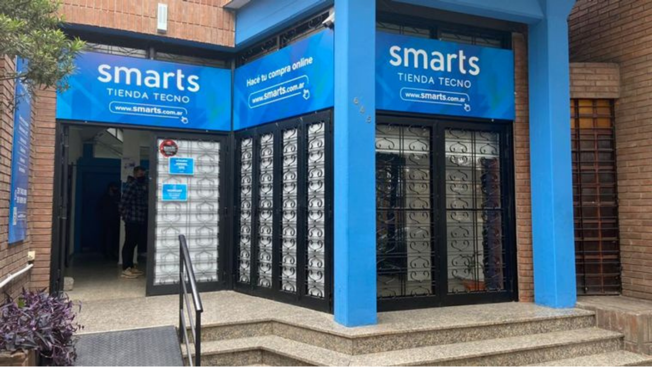 Ocurrió en el local Smarts, ubicado en la calle Faustino Allende de barrio Cofico. Los ladrones se llevaron notebooks, celulares e insumos por 9 millones de pesos.