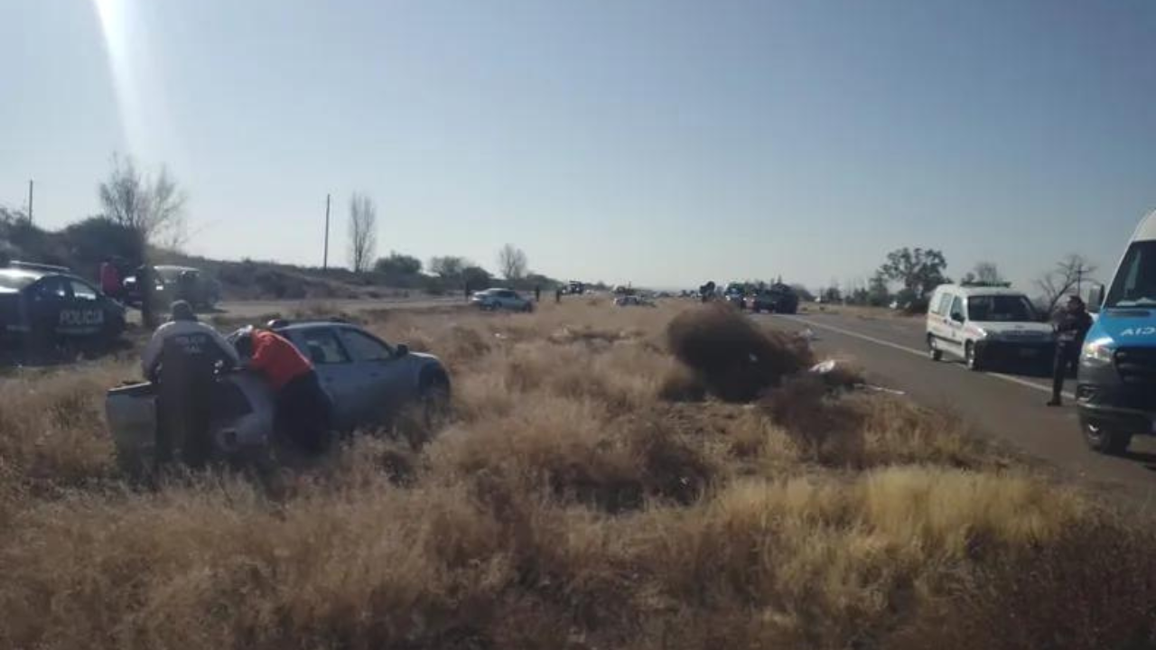 Un accidente vial de proporciones se produjo esta tarde en Ruta 40, que como consecuencia arrojó el saldo de seis personas heridas, que fueron derivados a diferentes nosocomios de la provincia.