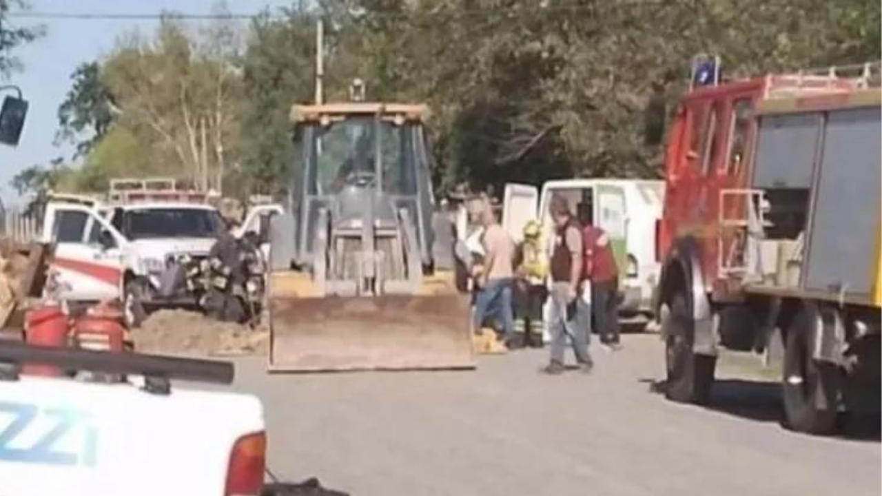 Dos hombres, que trabajaban para una empresa tercerizada, fallecieron tras haber inhalado gases tóxicos en una cámara séptica, mientras realizaban tareas de mantenimiento en la localidad bonaerense de Las Flores, cerca de La Plata.