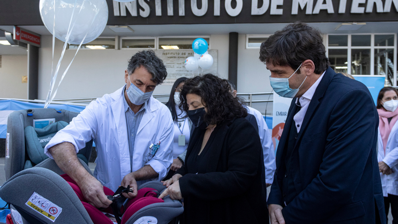 Se lanzó en San Miguel de Tucumán el programa Primer viaje seguro. Consiste en la entrega en préstamo de sillitas infantiles en las principales maternidades del país...