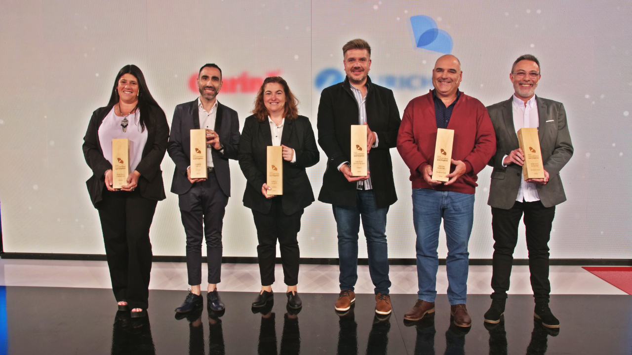 Damián Ortiz, docente de Mendoza, fue elegido Docente Inspirador del Año y se llevó un premio monetario de un millón de pesos...